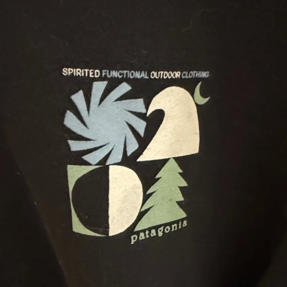Patagonia Men’s Black Graphic Crewneck Sweatshirt Outdoor Logo Pullover Size L